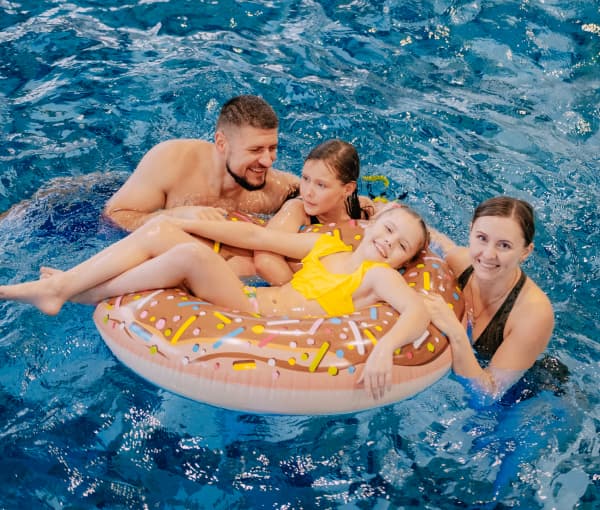 Родина та друзі<br>Цілий день