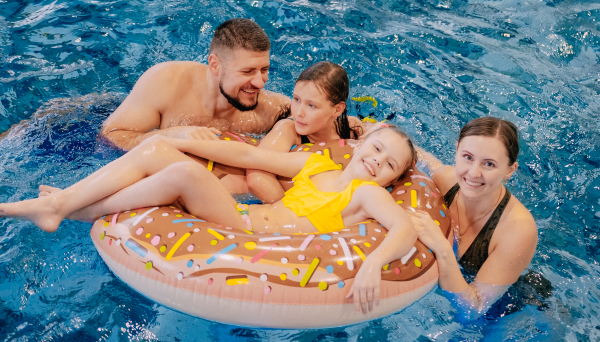 Родина та друзі<br>Цілий день